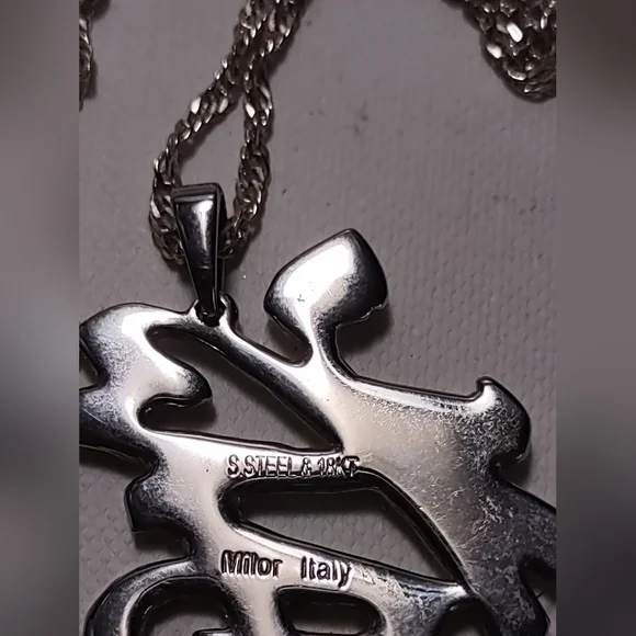 Luck Symbol pendant with 20" chain - Picture 5 of 8